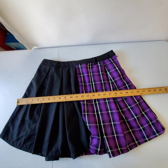 Hot Topic Color Blocked Pleated Skirt Size L Purple Plaid Mini with Pockets - Picture 5 of 9